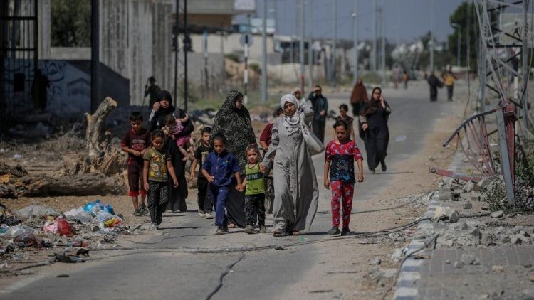 Papa Francisco insta a orar por territorios en conflicto y muestra preocupación por desplazados de Palestina