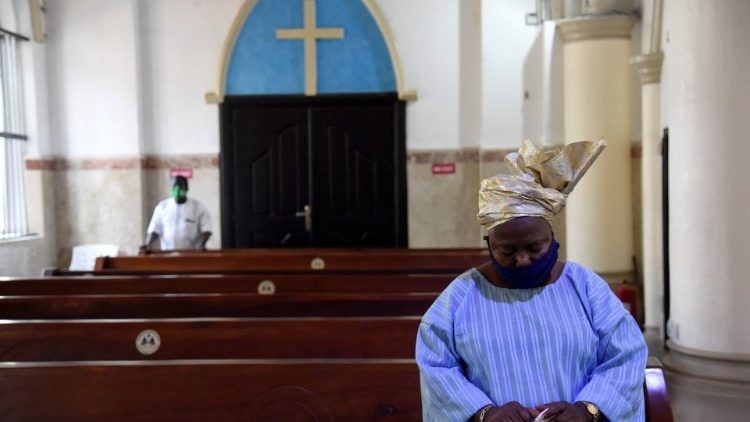 Secuestro de sacerdote en Nigeria: creciente inseguridad y ataques a la iglesia