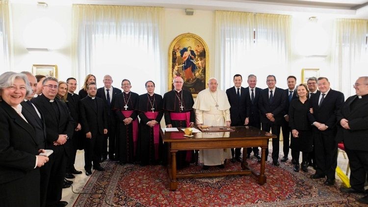 Papa Francisco enfatiza renovación de la dignidad humana en II Congreso Internacional de Hermandades