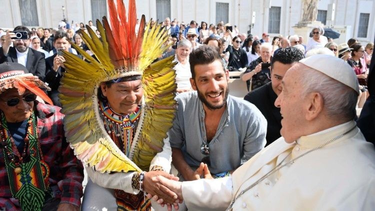 Papa Francisco aboga por derechos de pueblos indígenas en Foro Mundial