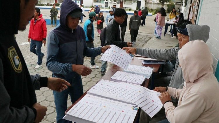 Elecciones en Ecuador: Empate técnico entre Noboa y González anticipa segunda vuelta competitiva