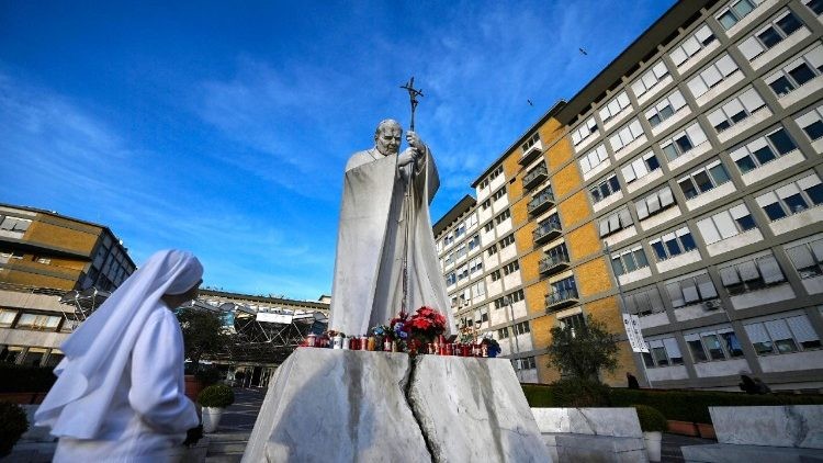 Papa Francisco hospitalizado por infección polimicrobiana: actualizaciones sobre su estado de salud