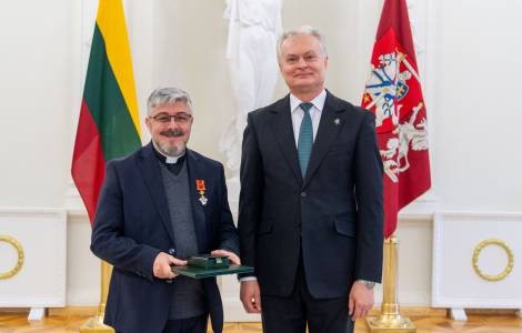 Director de Obras Misionales Pontificias galardonado con premio 'Pro Lituania' por su compromiso con la nación