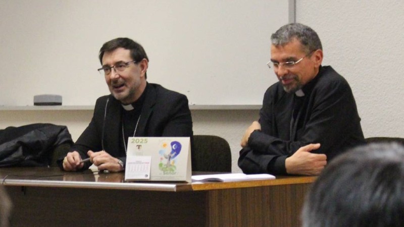 Cardenal José Cobo se reúne con sacerdotes del Ordinariato Católico Oriental en Madrid