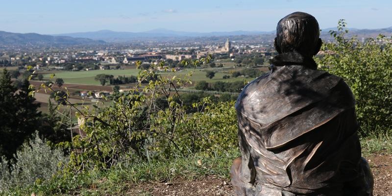 Análisis del 'Cántico de las Criaturas' de San Francisco de Asís en su octavo centenario en la parroquia Cristo de la Paz