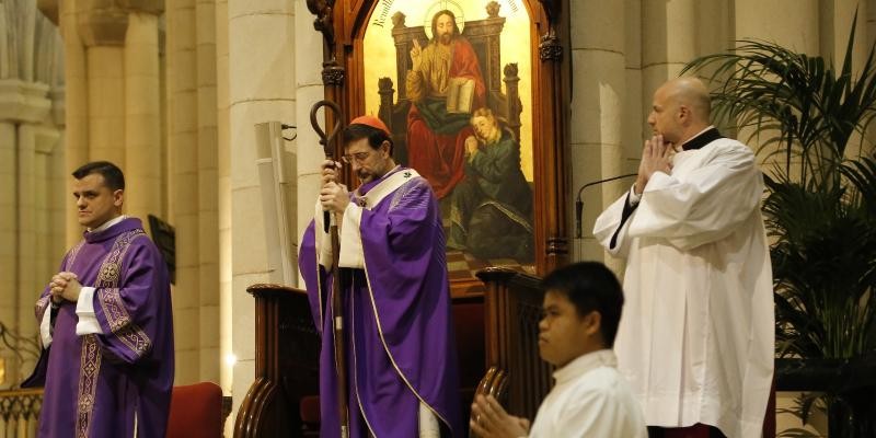 Miércoles de Ceniza en la catedral de la Almudena: inicio de la Cuaresma 2025 con el cardenal José Cobo