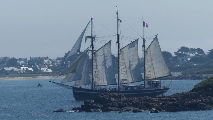 Iniciativa MED 25 - Le Bel Espoir: 200 jóvenes navegarán para sanar el Mediterráneo