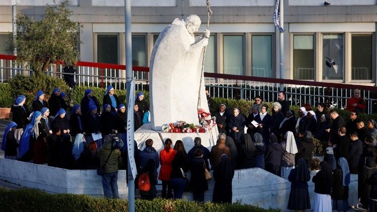 Estado de salud delicado del Papa Francisco: crisis respiratoria y transfusiones en el Hospital Gemelli