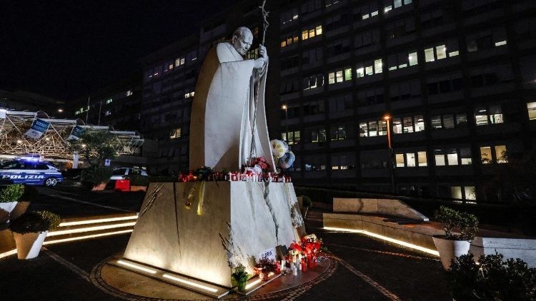 Mejora en la salud del Papa Francisco: retoma labores y reduce necesidad de oxígeno