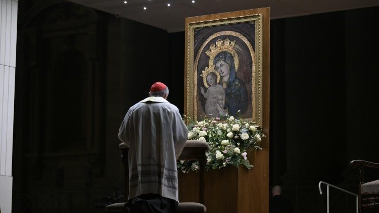 Oración multitudinaria en la Plaza de San Pedro para la pronta recuperación del Papa Francisco