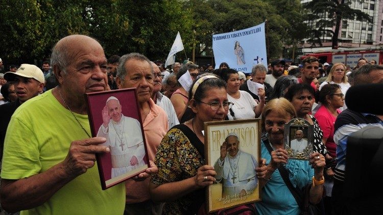 Misa en honor al Papa Francisco en Buenos Aires: Un acto de fe y lucha contra la corrupción