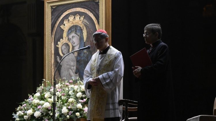 Segunda convocatoria de oración por la salud del Papa Francisco en la Plaza de San Pedro