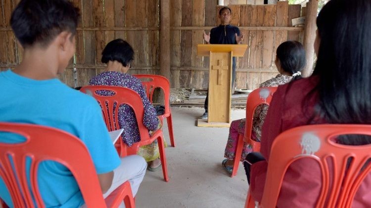 Comunidad católica de Camboya se congrega en apoyo al Papa Francisco en momentos de salud delicada