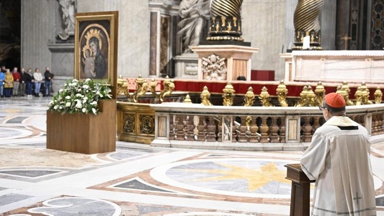 Seis días de oraciones en la Basílica de San Pedro por la salud del Papa Francisco