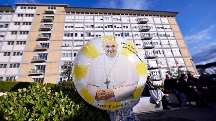 Estado de salud del Papa Francisco: estable y sin necesidad de ventilación mecánica