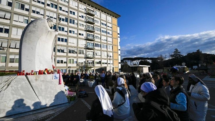 Papa Francisco en recuperación: noche de descanso en el Hospital Universitario Agostino Gemelli