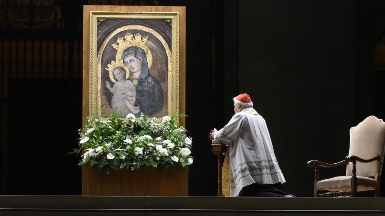 Séptimo Rosario en el Vaticano: la Iglesia se une en oración por la salud del Papa Francisco