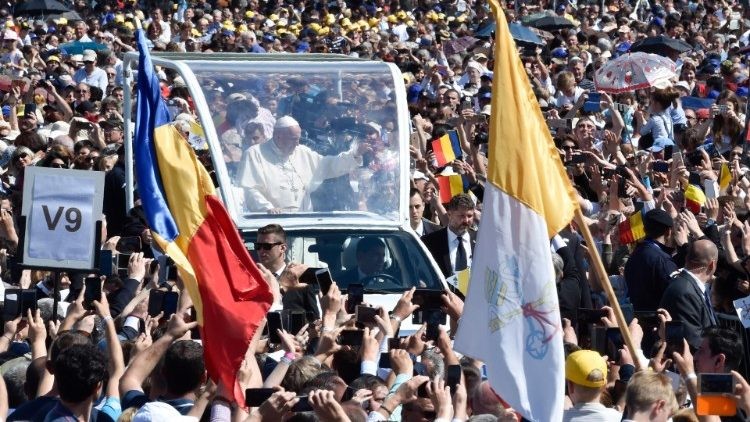 Arzobispo de Bucarest une a fieles en oración por la salud del Papa Francisco