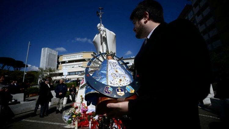 Oración global por la salud del Papa Francisco: Solidaridad desde Túnez hasta México