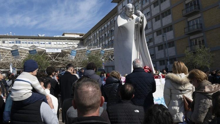 Papa Francisco en condición estable tras crisis respiratoria: últimas actualizaciones sobre su salud