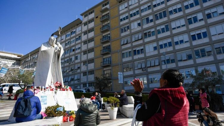 Papa Francisco en buen estado de salud tras noche tranquila en el hospital