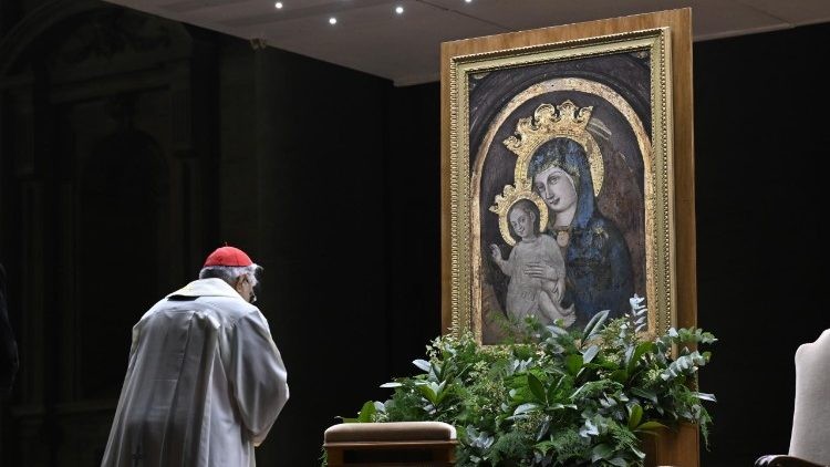 Oraciones diarias en la Plaza de San Pedro por la salud del Papa Francisco: un acto de fe y esperanza