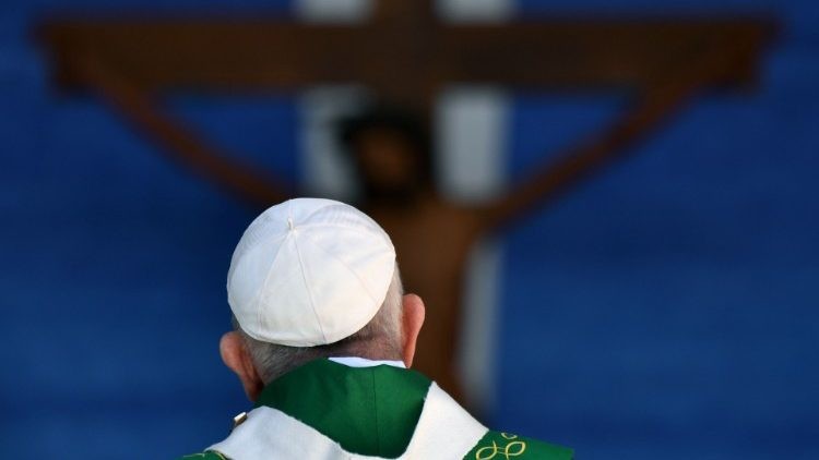 Papa Francisco: firme oposición a la carrera armamentista y al tráfico de armas durante su pontificado