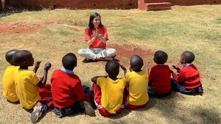 Lucía Samaniego: un año de voluntariado en Kenia y su llamado a la solidaridad en el Jubileo Mundial