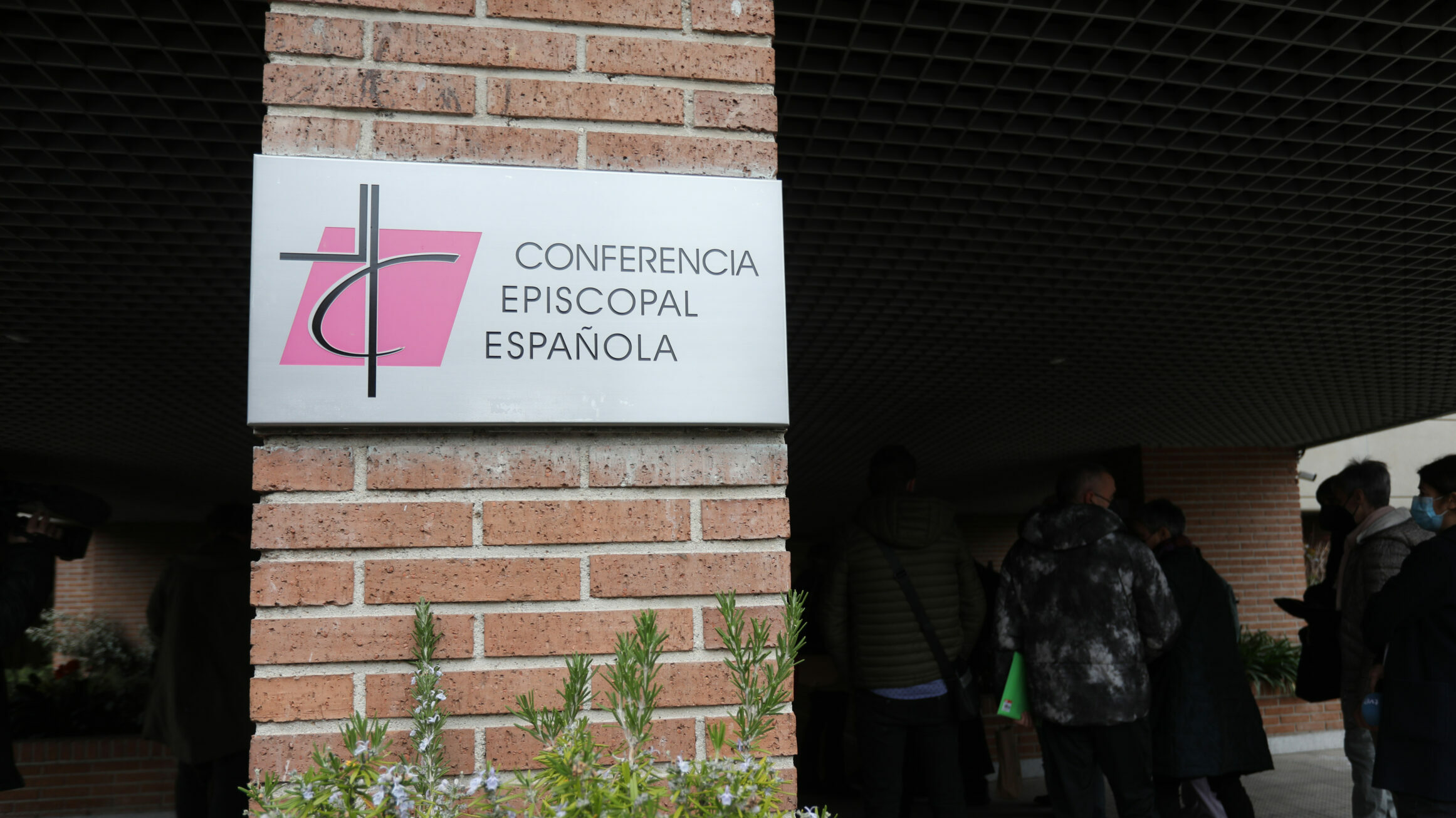 Visita pastoral del Obispo de Getafe a la Parroquia Divino Pastor en Móstoles: un llamado a la unión y fraternidad